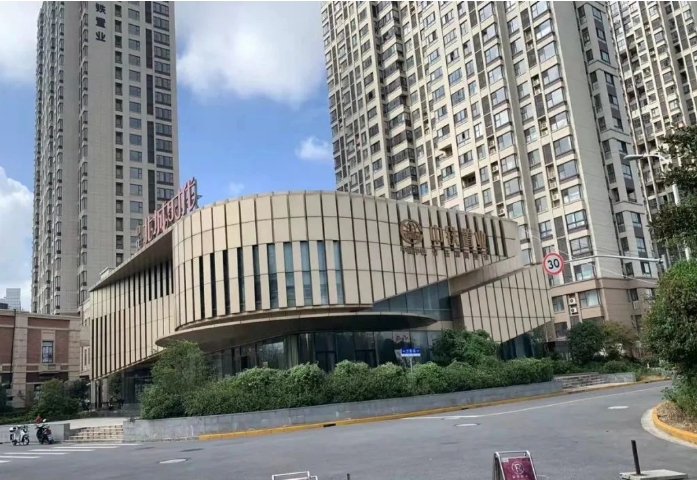 上海寶山友誼路商圈獨(dú)棟出售！帶900㎡露臺(tái)，可作酒店展廳用
